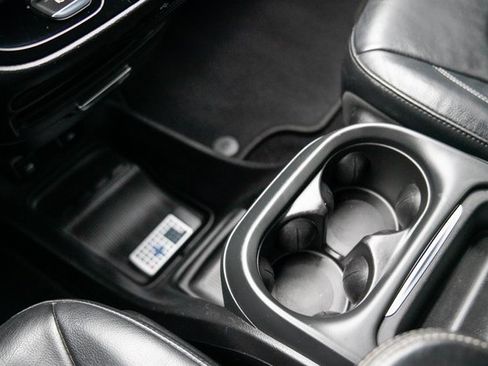 Used 2019 Chrysler Pacifica Touring-L w/ S Appearance Package image 31