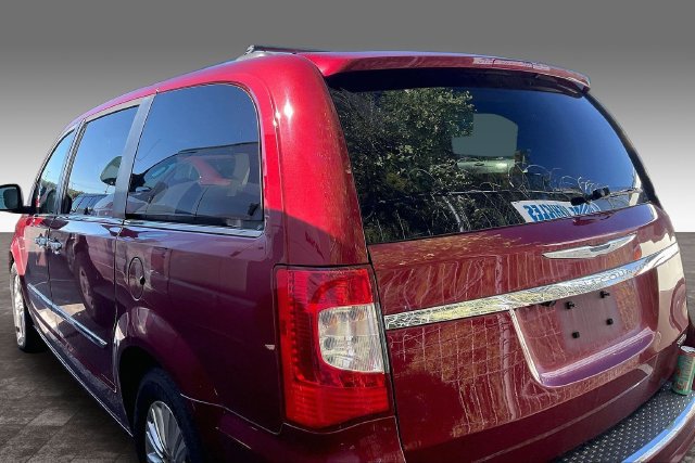 Used 2019 Chrysler Pacifica Touring Plus w/ Advanced Safetytec Group FWD image 4