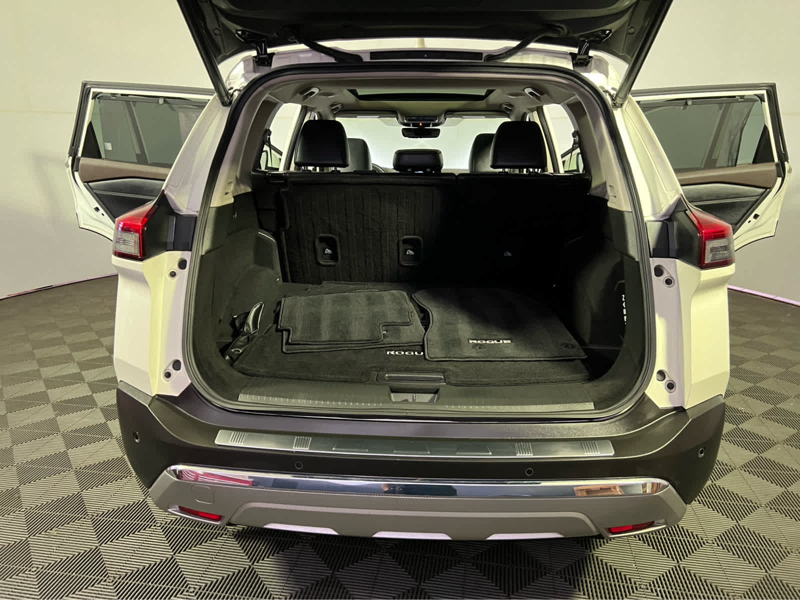 Used 2023 Nissan Rogue Platinum w/ Platinum Premium Package AWD/4WD image 27