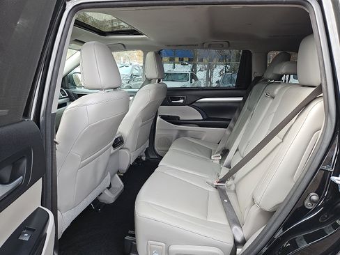 Used 2016 Toyota Highlander XLE image 10