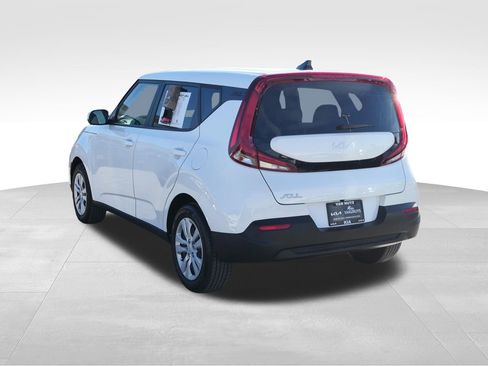 Used 2022 Kia Soul LX image 6