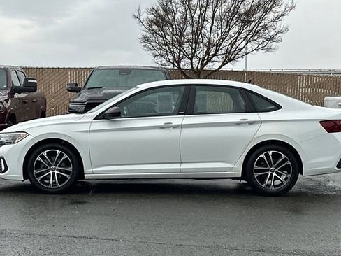 Used 2023 Volkswagen Jetta Sport image 7