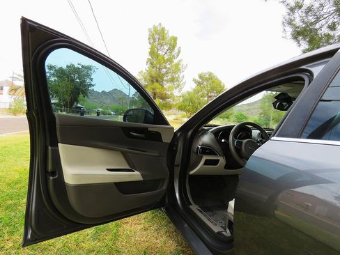 Used 2018 Jaguar XE Prestige image 20