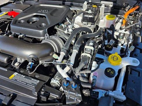 Used 2025 Jeep Wrangler Sahara image 20