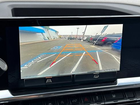 Certified 2025 GMC Sierra 1500 SLT image 18