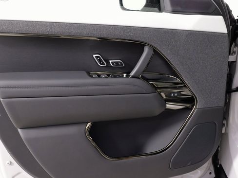 Used 2025 Land Rover Range Rover Sport Autobiography image 25