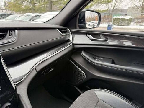 Certified 2022 Jeep Grand Cherokee Altitude image 31