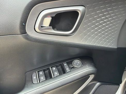 Used 2024 Kia Soul LX w/ Option Group 015 FWD image 18