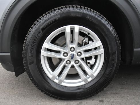 Used 2022 Ford Explorer XLT w/ Equipment Group 202A image 12