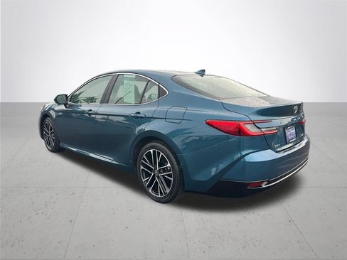 Used 2025 Toyota Camry XLE FWD image 9