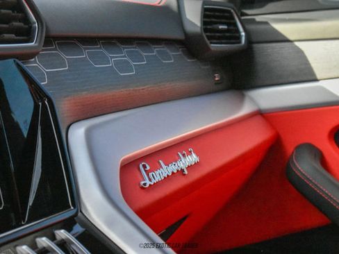 Used 2020 Lamborghini Urus image 21