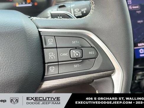 Used 2023 Jeep Grand Cherokee L Limited w/ Luxury Tech Group II AWD/4WD image 14