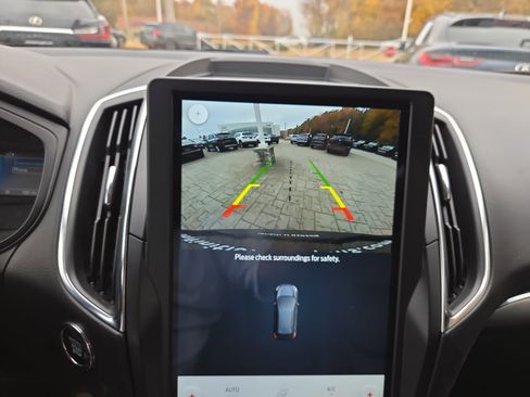 Used 2024 Ford Edge Titanium image 15