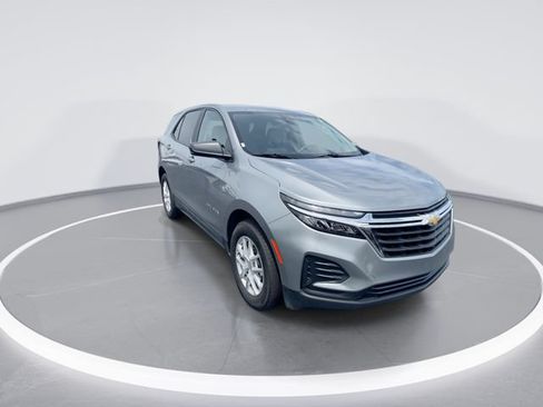 Used 2024 Chevrolet Equinox LS w/ LS Convenience Package FWD image 2