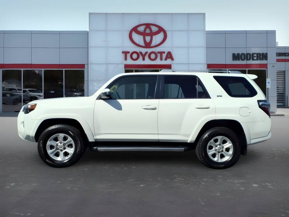 Used 2016 Toyota 4Runner SR5 AWD/4WD image 2