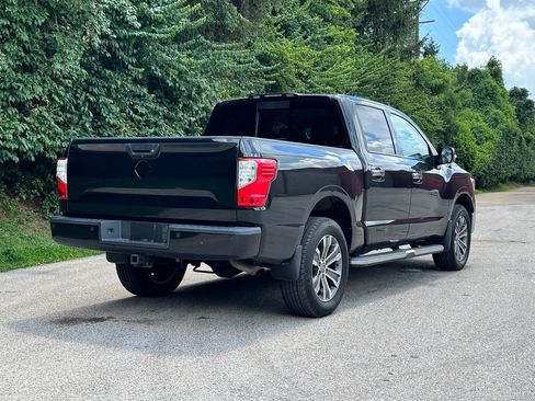 Used 2019 Nissan Titan SL image 5