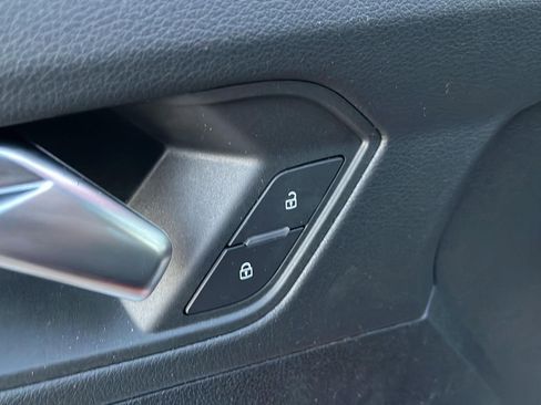 Used 2025 Audi Q3 2.0T Premium image 11