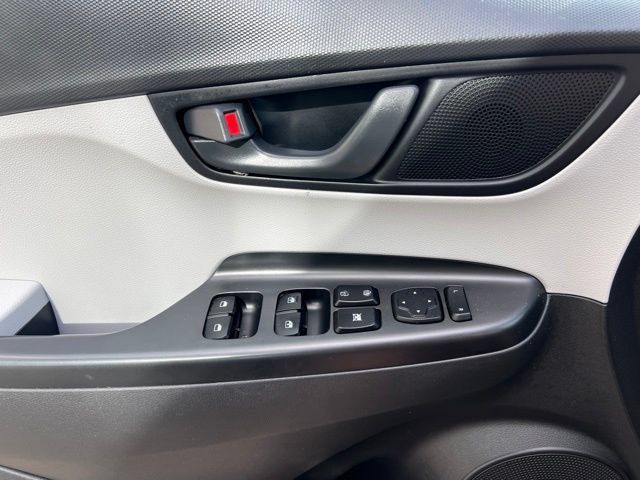 Used 2023 Hyundai Kona SEL AWD/4WD image 14