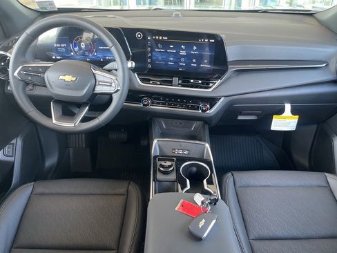 New 2026 Chevrolet Equinox LT w/ Convenience Package II FWD image 25