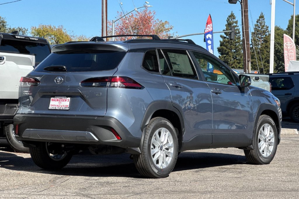 New 2026 Toyota Corolla Cross LE w/ Moonroof Package FWD image 5