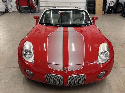 Used 2008 Pontiac Solstice Convertible w/ Premium Package RWD image 4