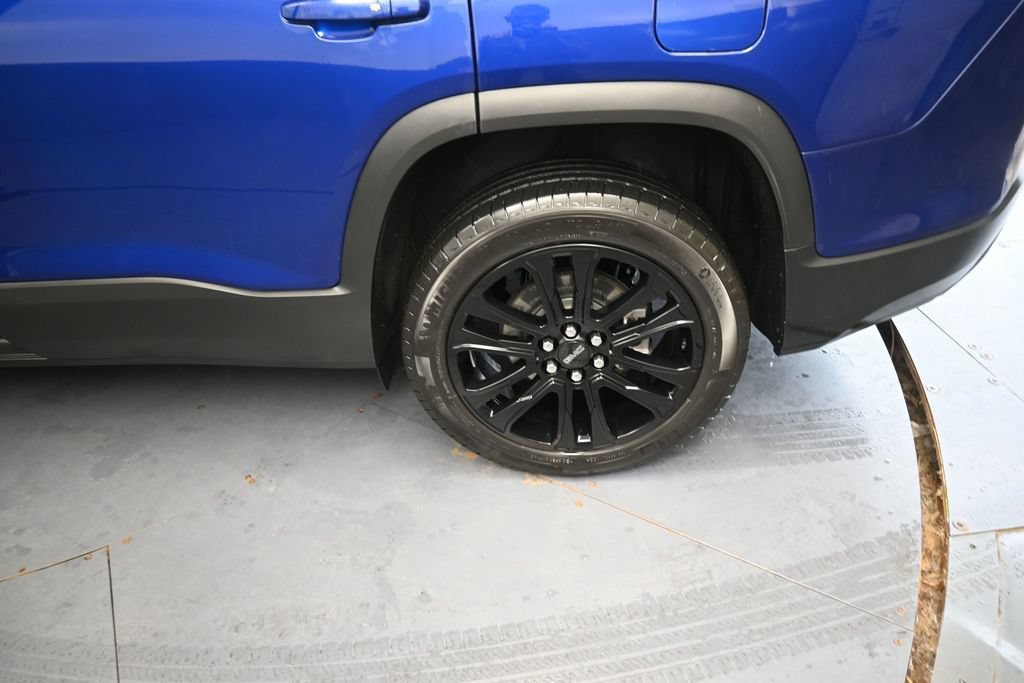 Used 2023 GMC Acadia SLE w/ Driver Convenience Package FWD image 19