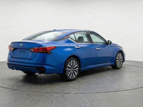 Used 2025 Nissan Altima 2.5 SV image 6