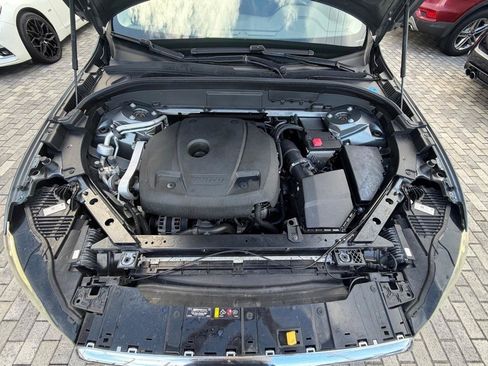 Used 2021 Volvo XC60 T5 Momentum w/ Premium Package FWD image 38
