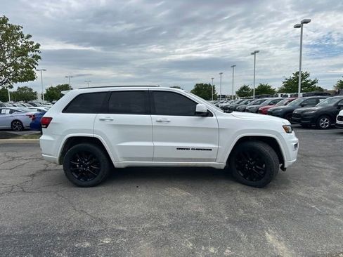 Used 2019 Jeep Grand Cherokee Altitude AWD/4WD image 13
