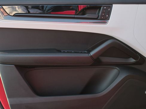 Certified 2025 Porsche Cayenne S image 14