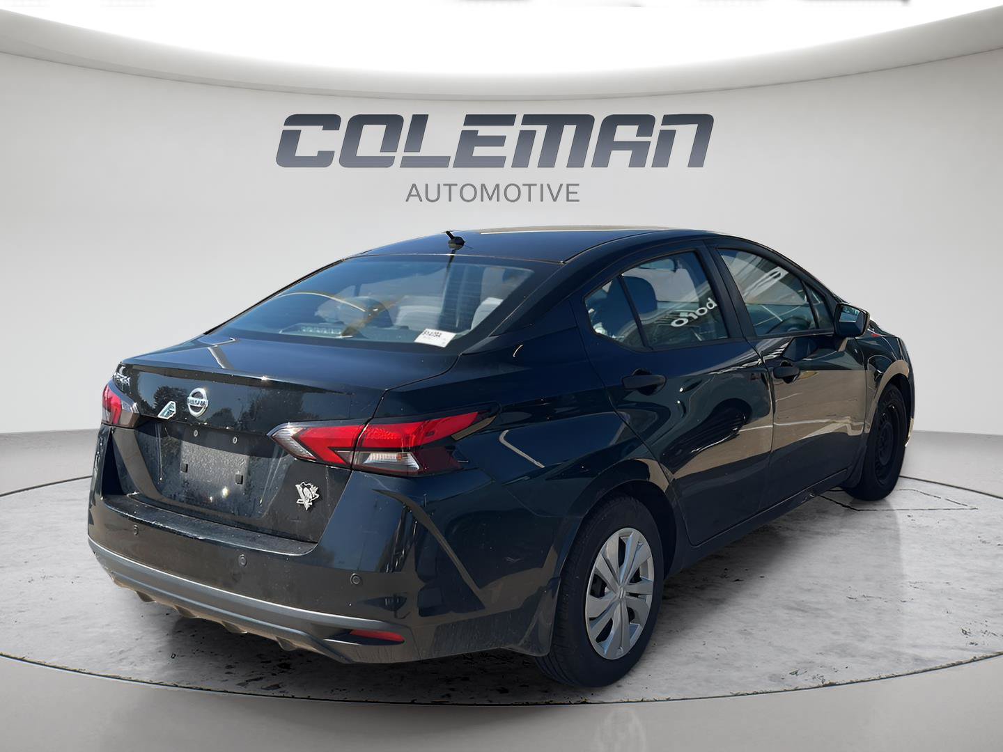 Used 2021 Nissan Versa S FWD image 3