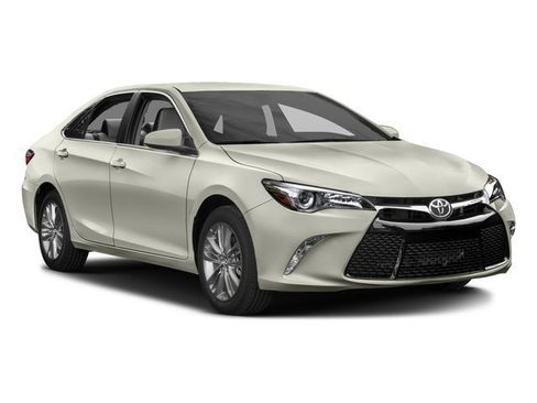 Used 2017 Toyota Camry SE image 6