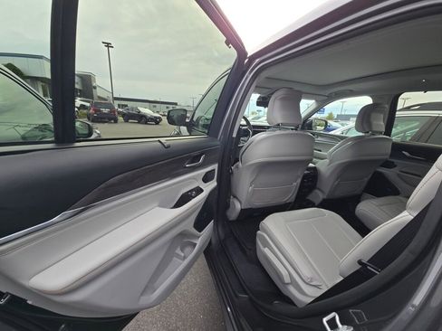 Used 2021 Jeep Grand Cherokee L Overland w/ Luxury Tech Group IV image 12