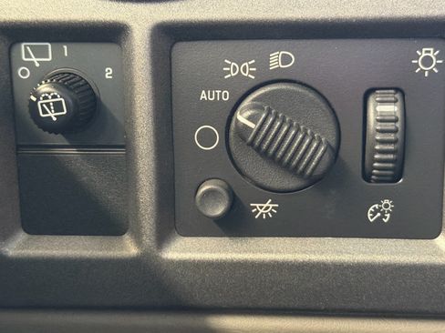 Used 2004 HUMMER H2 w/ Preferred Equipment Group AWD/4WD image 36
