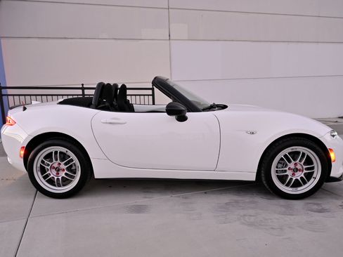 Used 2017 MAZDA MX-5 Miata Club image 7
