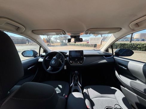 Used 2020 Toyota Corolla LE image 19