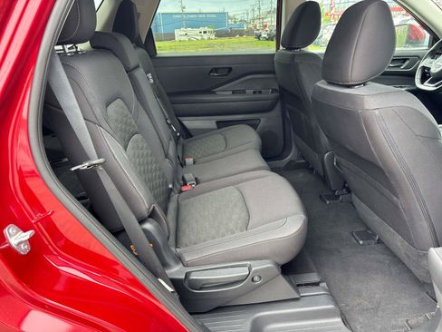 Used 2024 Nissan Pathfinder SV AWD/4WD image 17