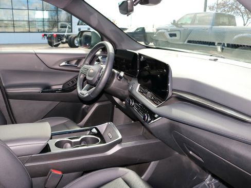 Used 2025 Chevrolet Equinox LT w/ Convenience Package II image 24