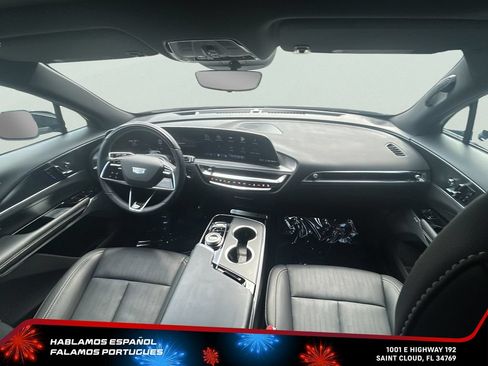 Certified 2025 Cadillac Lyriq Luxury AWD/4WD image 28