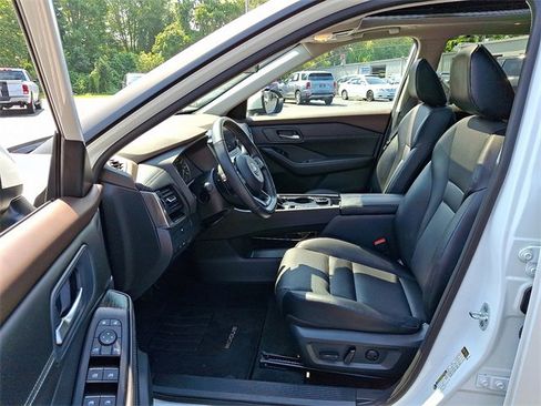 Used 2023 Nissan Rogue SV w/ SV Premium B Package image 14