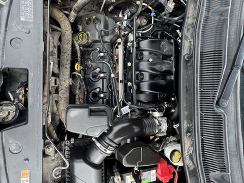 Used 2019 Ford Explorer XLT w/ Equipment Group 202A FWD image 24