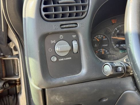 Used 2003 Chevrolet S10 Pickup LS image 17