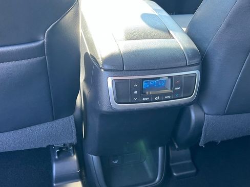 Used 2017 Toyota Highlander XLE AWD/4WD image 17