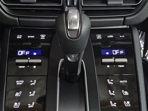 Used 2026 Porsche Macan image 19