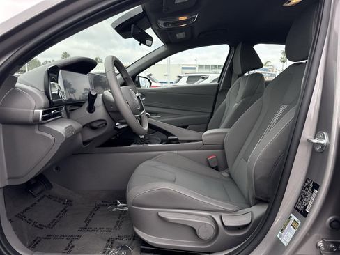 Used 2023 Hyundai Elantra SEL w/ Convenience Package image 23