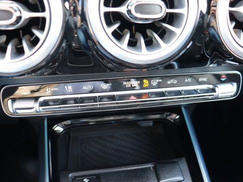 Used 2025 Mercedes-Benz GLA 250 image 17