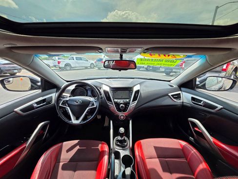 Used 2014 Hyundai Veloster w/ Technology Package 03 FWD image 2