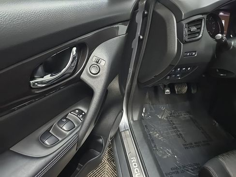 Used 2020 Nissan Rogue SV image 27