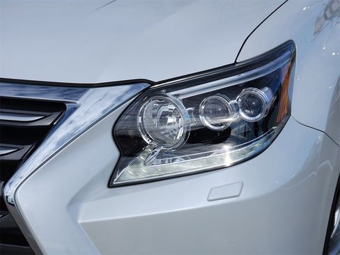 Used 2019 Lexus GX 460 image 9