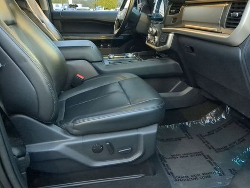 Used 2024 Ford Expedition Max XLT image 24
